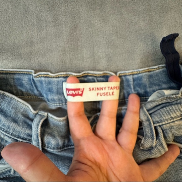 Levi's Women's Light Blue Skinny Jeans

#1278 - Picture 2 of 8
